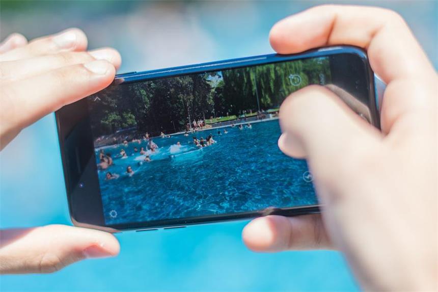 Fotografieren im Freibad ist nicht gern gesehen. Aber Warum?
