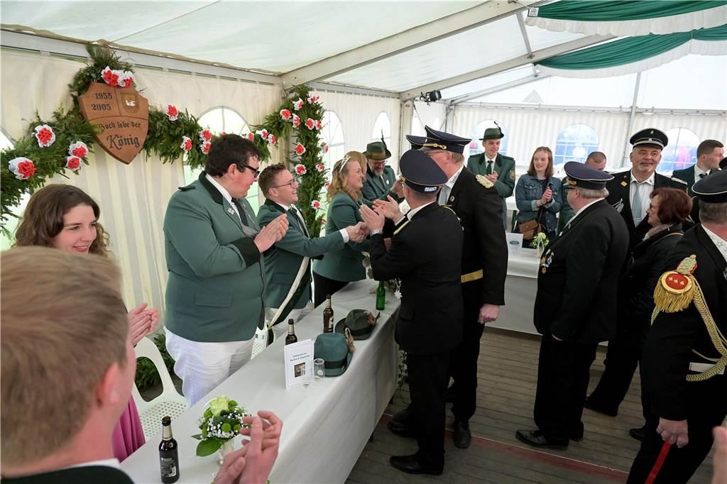 Viele Bilder vom Königsball des Schützenverein Nordick: „Wir feiern hier ein Turbo-Schützenfest“