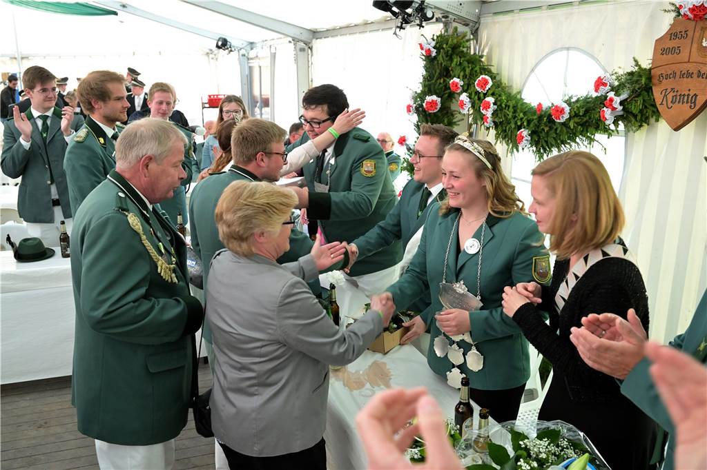 Viele Bilder vom Königsball des Schützenverein Nordick: „Wir feiern hier ein Turbo-Schützenfest“