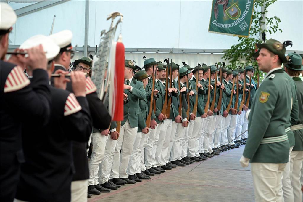 Viele Bilder vom Königsball des Schützenverein Nordick: „Wir feiern hier ein Turbo-Schützenfest“