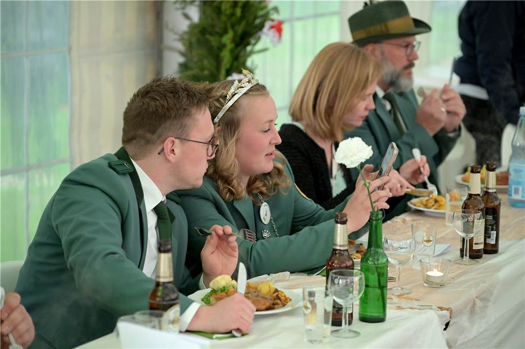Viele Bilder vom Königsball des Schützenverein Nordick: „Wir feiern hier ein Turbo-Schützenfest“