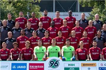 Fototermin mit Hannover 96. Der Bundesligist hat bei einem Testspiel im Rahmen des Trainingslagers verloren. Foto: Peter Steffen