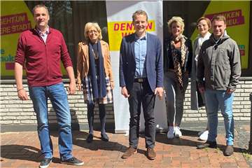 Fraktionsvorsitzender Hendrik Mulder, Ortsverbandsvorsitzende Christel Kovermann, Tom Tenostendarp, Ilonka Bulten, Ruth Kemper und Kasper Neuendorf (v. l.) 