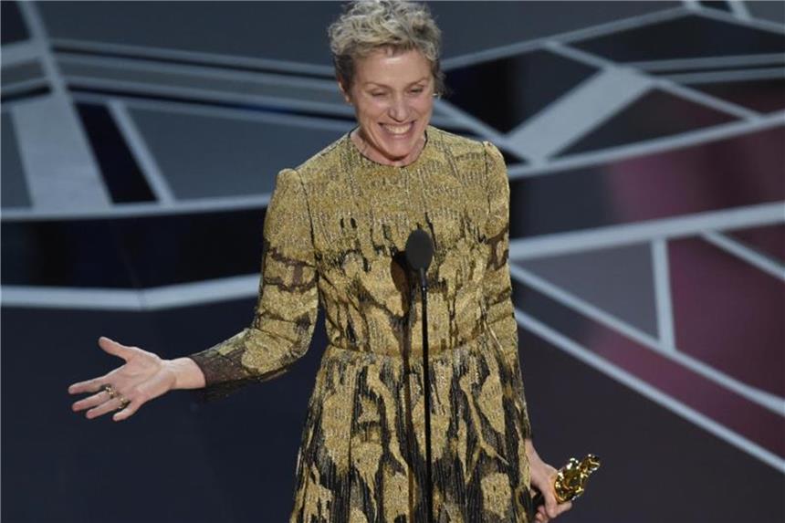 Oscar von Frances McDormand wurde gestohlen Frances McDormand mit ihrem Oscar in der linken Hand. Foto: Chris Pizzello