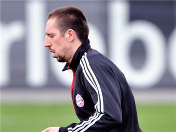 Franck Ribery beim Aufwärmen auf dem Vereinsgelände an der Säbener Straße in München.
