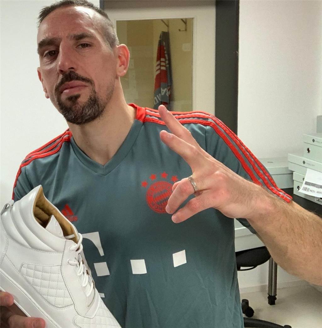 Leandro Lopes: Internationale Stars stehen auf Schuh-Design aus Stadtlohn Franck Ribéry gefällt das Schuh-Design aus Stadtlohn