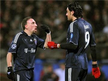 Franck Ribéry (l) und Luca Toni sollen die Herbstmeisterschaft für Bayern holen.