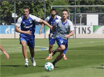 Franco Di Santo (l.) und Donis Avdijaj (r.) haben sich beim Schalker Training am Donnerstag Blessuren zugezogen.