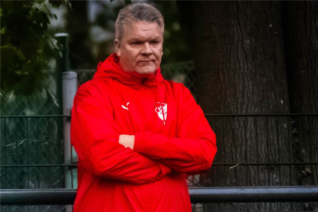 Frank Eigenwillig (r.) ist Trainer von RW Barop.