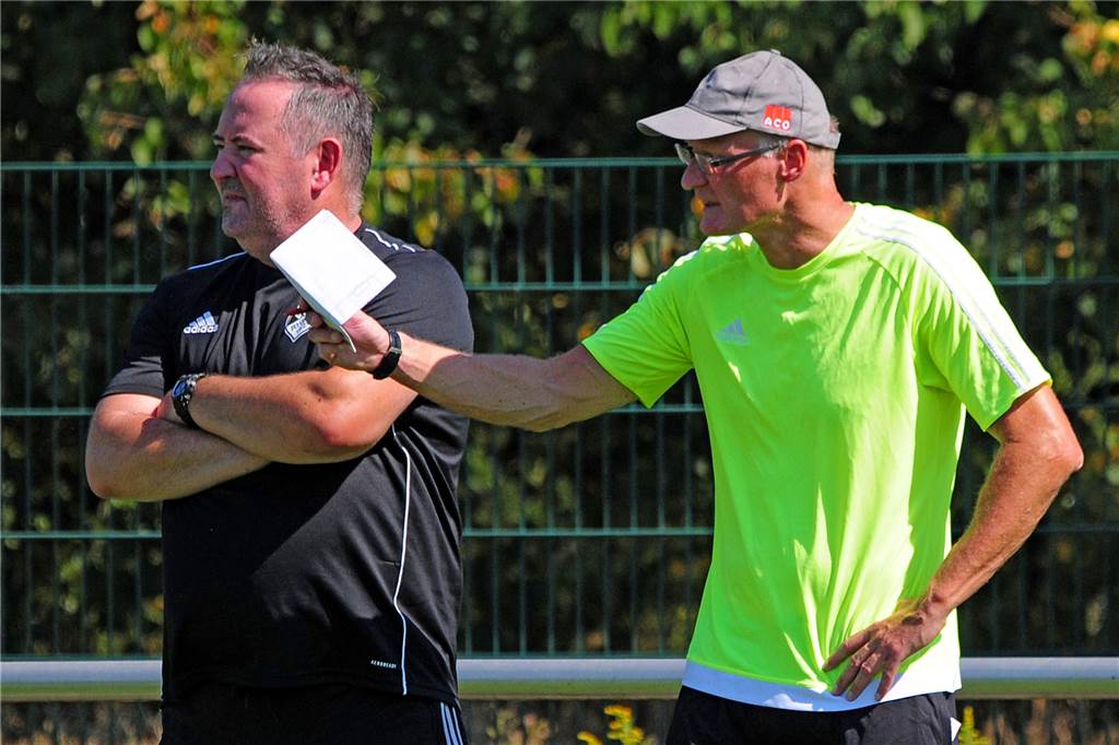 Er führte RW Deuten in die Westfalenliga - jetzt trainiert er den VfB Kirchhellen II Frank Frye (r.) führte Rot-Weiß Deuten in die Westfalenliga.