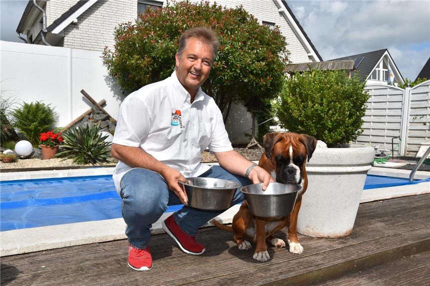 Lennox ist Dritter bei Boxer-WM Frank Hapke mit seinem Boxer Lennox.