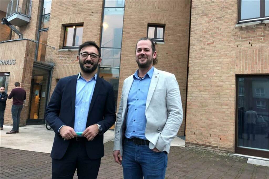 Frank Hewel (rechts) betreibt das Lokal in Selm gemeinsam mit seinem Geschäftspartner Mustafa Gündesli.