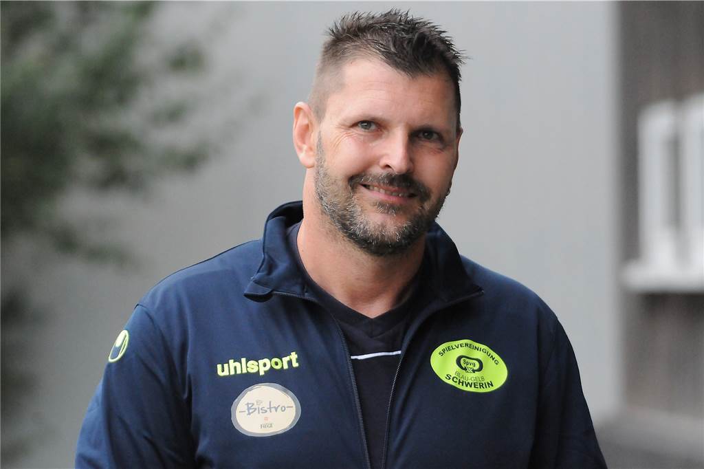 Spvg Schwerin hat wieder ein Team mit Westfalenliga-Vergangenheit am Start Frank Jakubus ist Trainer des neuen A-Junioren-Teams der Spvg Schwerin und stellvertretender Jugendleiter des Vereins.