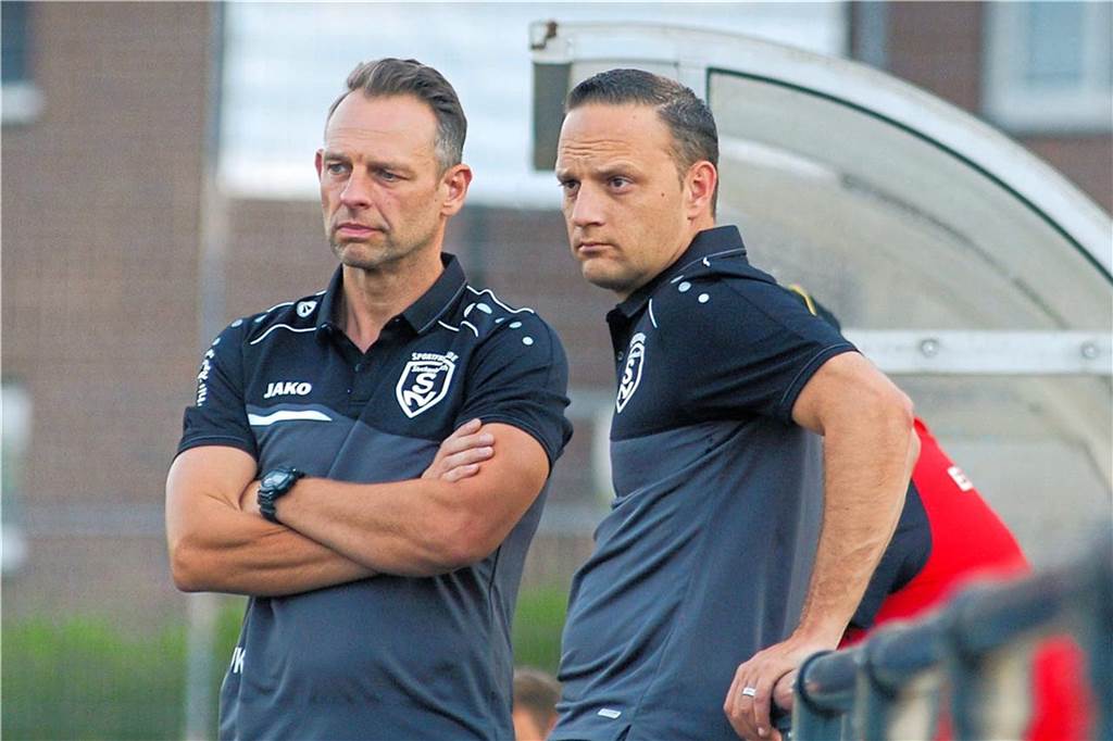 Landesliga 3: Nach Dortmunds Tyrala gibt noch ein Trainer vor 10. Spieltag auf Frank Kandsorra (l.) ist nicht mehr Trainer von Viktoria Resse in der Landesliga 3.