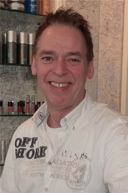 Todesangst, Dauerstress, Herzenswärme: Wie Dortmunder das Corona-Jahr erlebten Frank Kulig, Inhaber eines Friseur-Betriebs und Innungs-Obermeister, freut sich über die Zuneigung seiner Kunden trotz zweimaliger Schließung.