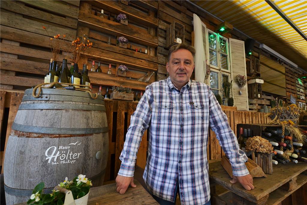 Radfahrer strömen in Biergärten am Castrop-Rauxeler Kanal-Ufer Frank Philipp von Haus Hölter hofft auf weitere Corona-Lockerungen.