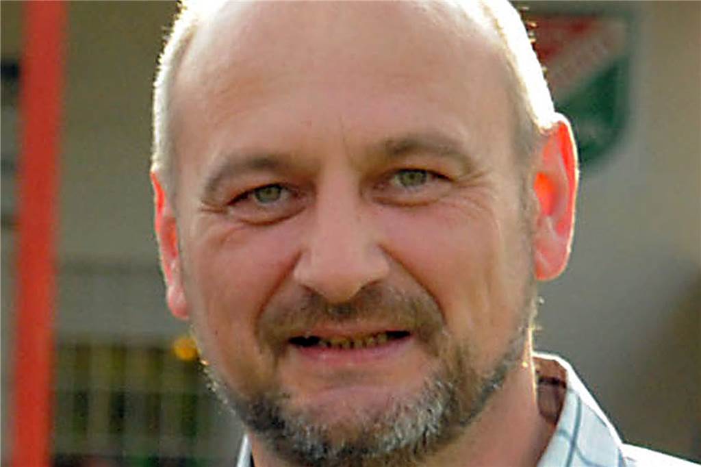 Orkanartige Böen drohen: In Schwerte müssen Vereine entscheiden, ob sie Sportplätze sperren Frank Samson und der VfL Schwerte beobachten die Lage zunächst.