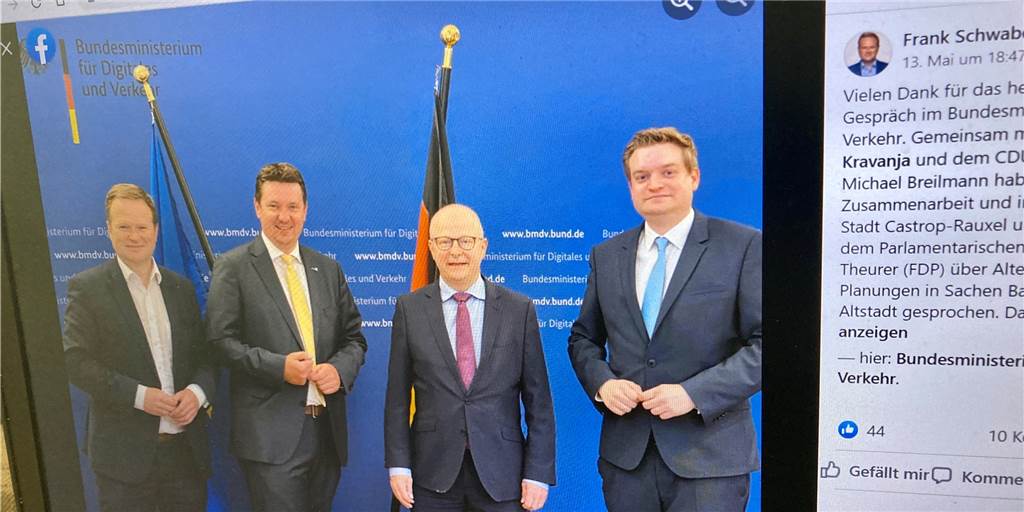 Verkehrsgipfel: Rettungsversuch für den Bahnübergang Obere Münsterstraße Frank Schwabe (l.) und Michael Breilmann (r.) waren mit Bürgermeister Rajko Kravanja zu Gast bei Staatssekretär Michael Theurer (FDP) im Bundesverkehrsministerium, um dort gutes Wetter in den Verhandlungen mit der Bahn zu machen.