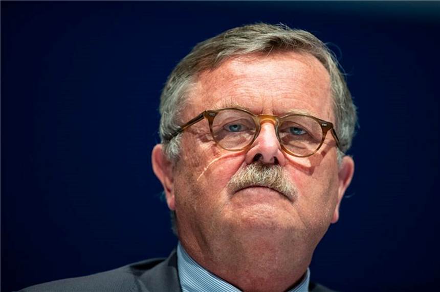 Kritik an neuen Corona-Regeln: „Man wirft doch den Feuerlöscher nicht weg, wenn es brennt“ Frank Ulrich Montgomery, Vorsitzender des Weltärztebundes, kritisiert den Entwurf der Bundesregierung. Damit ist er nicht der Einzige.