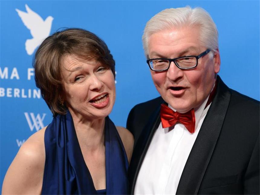 Bundesversammlung wählt neuen Präsidenten Frank-Walter Steinmeier und seine Frau Elke Büdenbender besuchen 2015 in Berlin die Wohltätigkeitsveranstaltung Cinema for Peace. Foto: Jens Kalaene