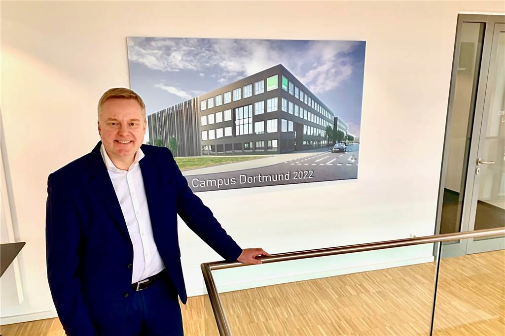 Die IT-Branche boomt – auf Phoenix-West entsteht ein neuer IT-Campus Frank Wrede, Geschäftsführer Bechtle Dortmund, in dem jetzigen Firmengebäude: Gegenüber entsteht der Neubau.