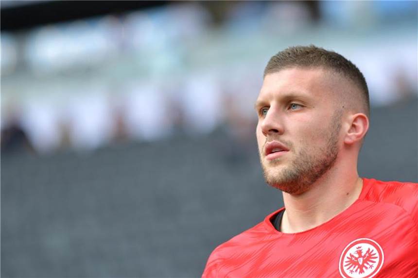 Titelverteidiger Frankfurt ohne Pokal-Held Rebic nach Ulm Frankfurt muss in Ulm ohne Ante Rebic auskommen. Foto: Uwe Anspach