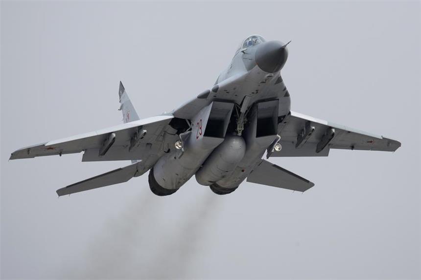 Frankreich fliegt massive Luftangriffe auf IS in Syrien Frankreich fliegt massive Luftangriffe gegen den IS in Syrien.