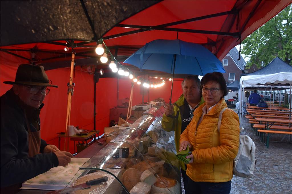 Französisches Flair in Stadtlohn: Gute Laune, trotz Dauerregen Frankreich-Liebhaber kamen am Wochenende in Stadtlohn auf ihre Kosten.