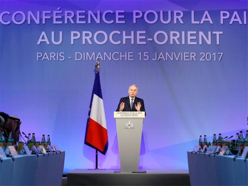 Pariser Nahost-Konferenz fordert neue Friedensverhandlungen Frankreichs Außenminister Ayrault eröffnet in Paris die Internationale Nahost-Konferenz zum Friedensprozess zwischen Israel und Palästinensern. Foto: Thomas Samson