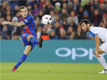 Frankreichs Lucas Digne (l.) wohnt unweit der Flaniermeile Las Ramblas und leistete nach dem Anschlag Erste Hilfe. Foto: Alejandro Garcia