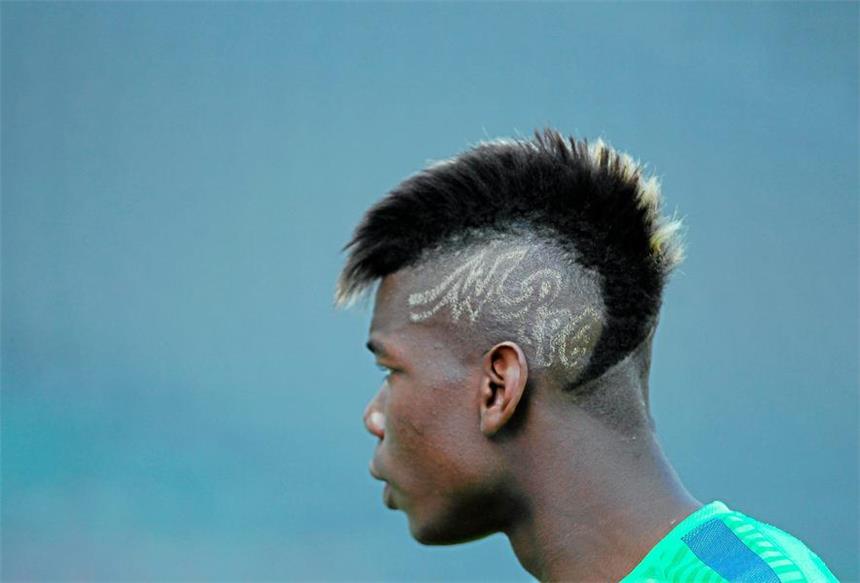 Das sind die Frisurentrends der EM-Kicker Frankreichs Paul Pogba ist nicht nur auf dem Platz kreativ, sondern auch bei seiner Frisur.