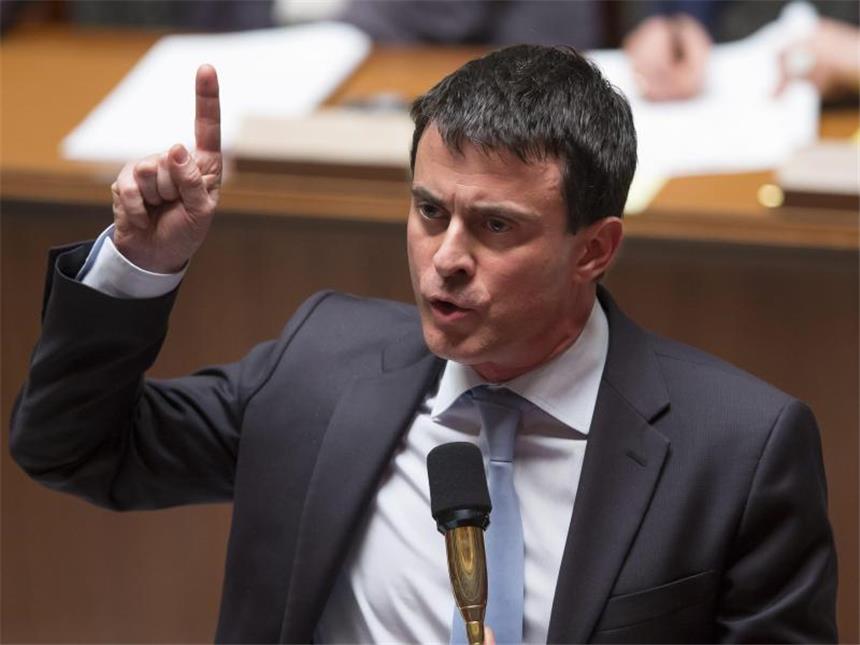 Abgeschobenes Roma-Mädchen darf nur allein nach Frankreich zurück Frankreichs sozialistischer Innenminister Manuel Valls: «Nichts wird mich von meinem Kurs abbringen». Foto: Ian Langsdon/Archiv