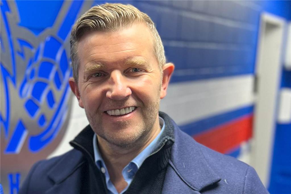 Iserlohn Roosters ziehen im Abstiegskampf die Reißleine: Retter der Vorsaison muss gehen Der neue Trainer der Iserlohn Roosters blickt in die Kamera.