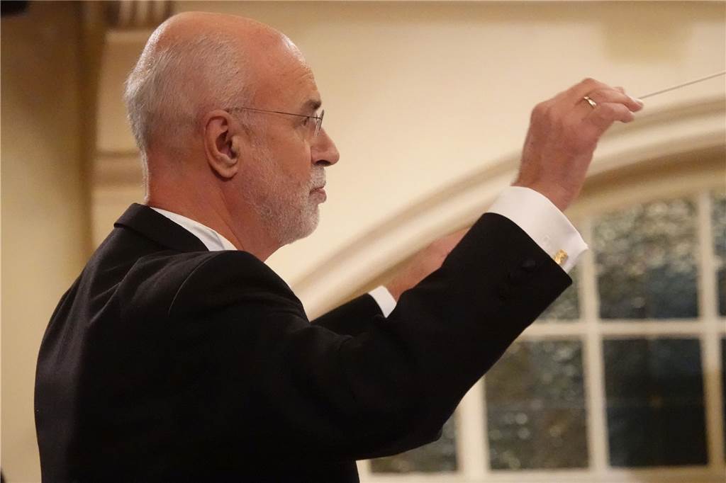 Ein neuer Chef für zwei bekannte Chöre: Maik Morgner übernimmt in Schwerte und Kamen Franz Leo Matzerath dirigiert Elgars Oratorium „The Apostles“ im Schwerter Freischütz. Der langjährige Chorleiter legt zum Jahresende den Taktstock nieder.