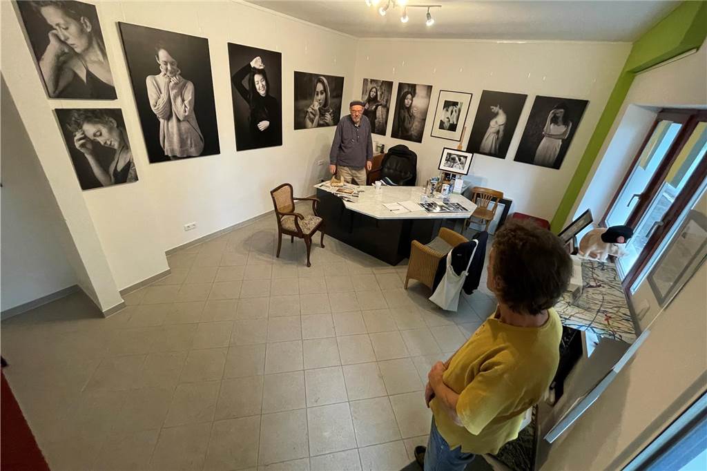 Niewelt von „Hanf legal“ über Cannabis-Legalisierung: „Es stinkt nach Kohlemachen“ Franz Niewelt (73) und Peter G. Schäfer (75) betreiben seit Oktober 2019 gemeinsam die Galerie „Hanf legal“ an der Hugostraße in Habinghorst. Dort sind aktuell Porträtfotografien von Peter Knauf zu sehen.