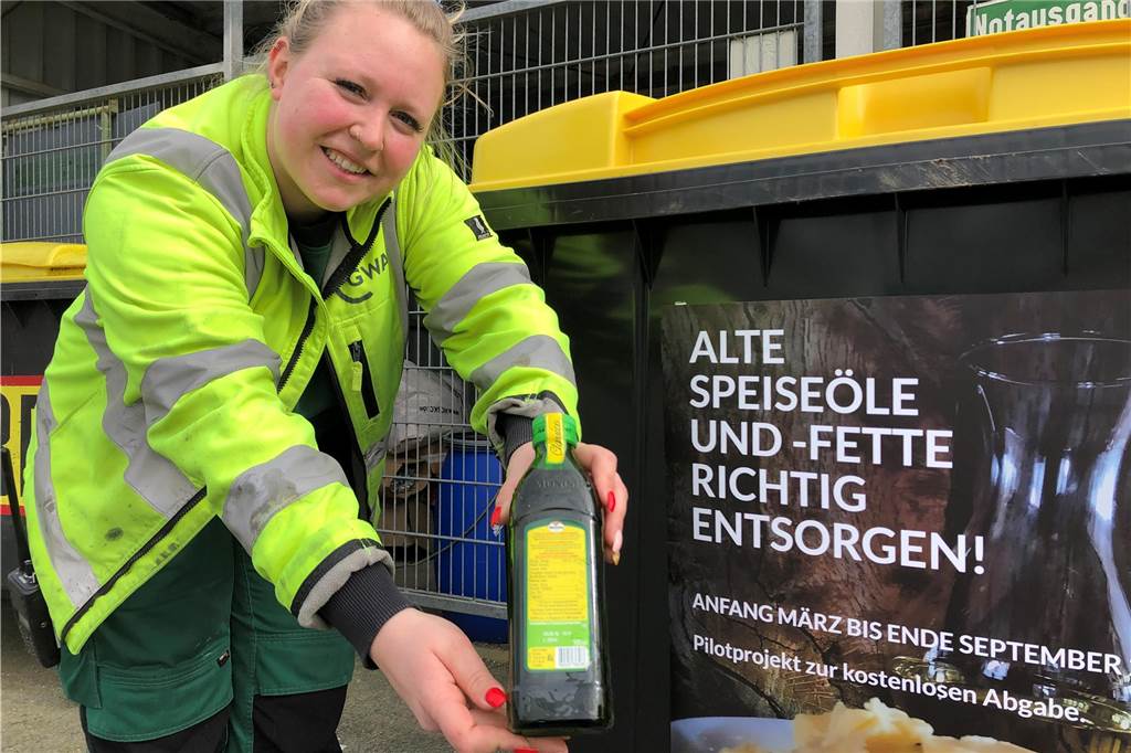 Müll-Spitzenreiter in NRW: Im Kreis wird besonders viel Abfall verwertet Franziska Parus ist stellvertretende Betriebsstellenleiterin der GWA in Fröndenberg-Ostbüren. Die GWA startete 2022 das Pilotprojekt zur richtigen Entsorgung von alten Ölen und Fetten.