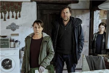 Franziska Tobler (Eva Löbau, l) und Friedemann Berg (Hans-Jochen Wagner) ermitteln im Schwarzwald. Foto: Benoit Linder/SWR/ARD