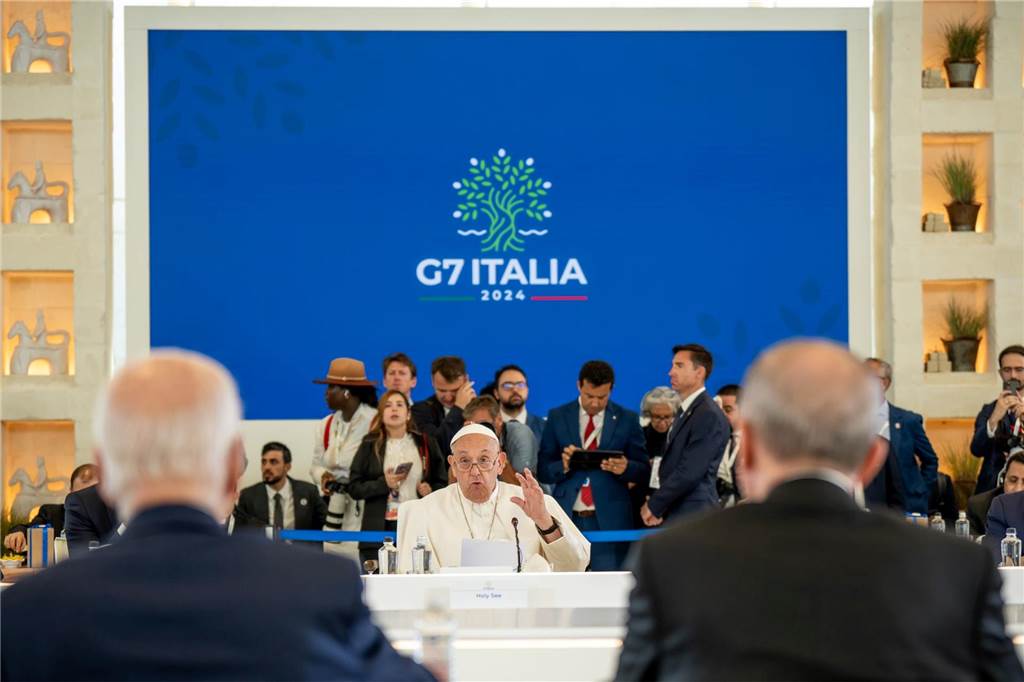 Ein Papst wie keiner zuvor: Franziskus ist tot – so sehr hat er Kirche und Welt bewegt Franziskus war ein sehr politischer Papst. Als erster Pontifex der Geschichte nahm er an einem G7-Gipfel teil.