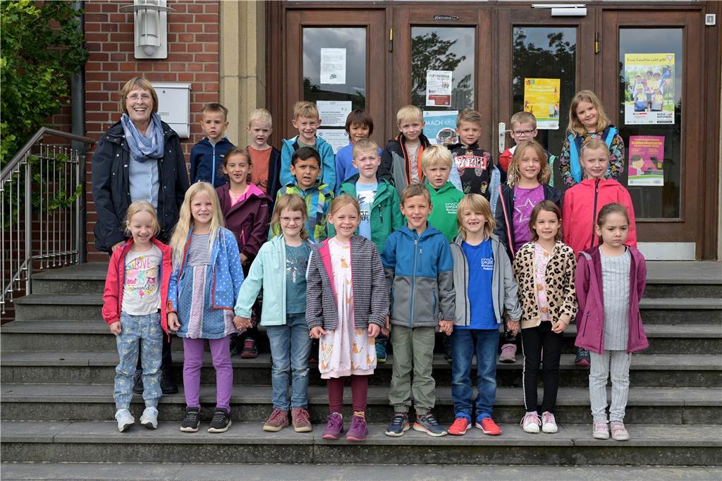 Einschulungen: 111 Erstklässler starten an drei Standorten in ihre Schulzeit Frau Siebenbrock darf sich in der Klasse 1b der Mauritiusschule in Nordkirchen über 24 neue Schülerinnen und Schüler freuen.