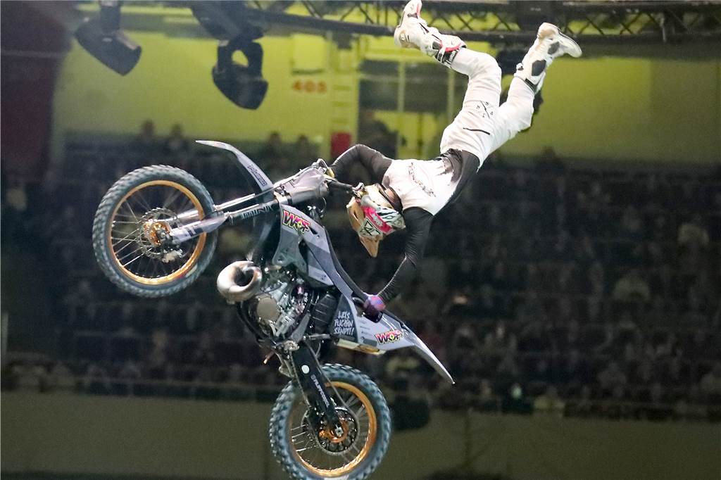 Freestyle beim ADAC Supercross in der Westfalenhalle am 14. Januar: Die motorisierten Akrobaten sorgten für Staunen in der ausverkauften Halle.