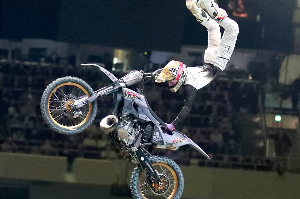 Freestyle beim ADAC Supercross in der Westfalenhalle am 14. Januar: Die motorisierten Akrobaten sorgten für Staunen in der ausverkauften Halle.
