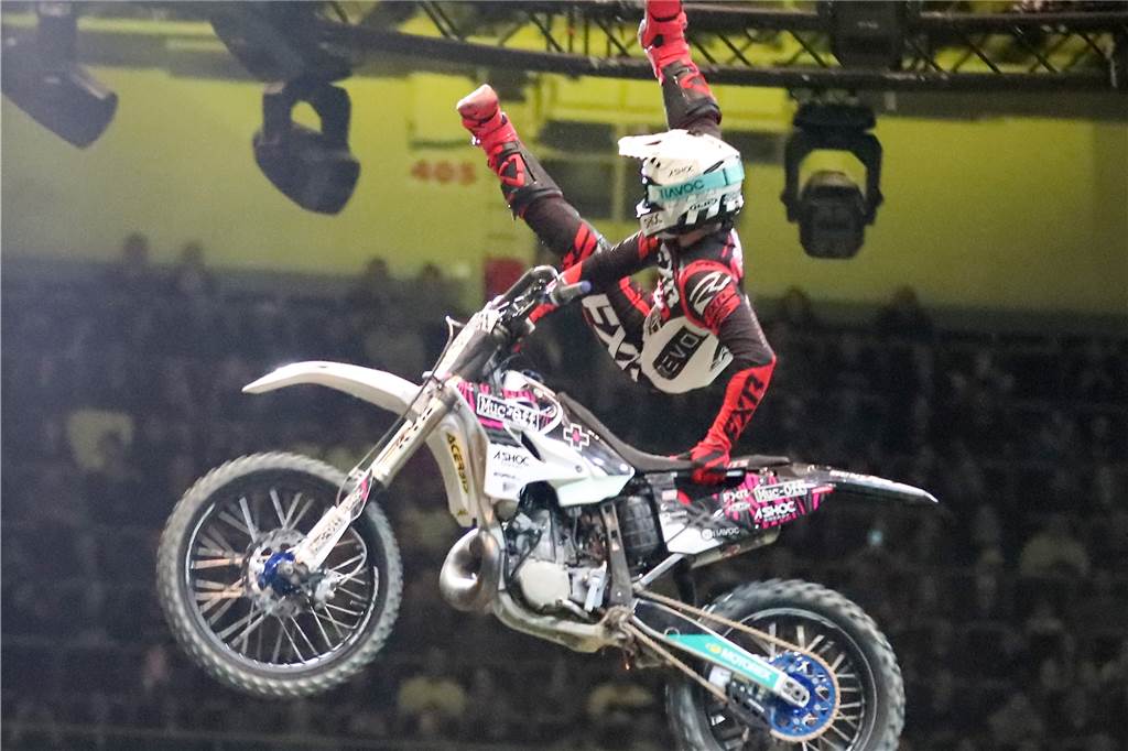 Freestyle beim ADAC Supercross in der Westfalenhalle am 14. Januar: Die motorisierten Akrobaten sorgten für Staunen in der ausverkauften Halle.