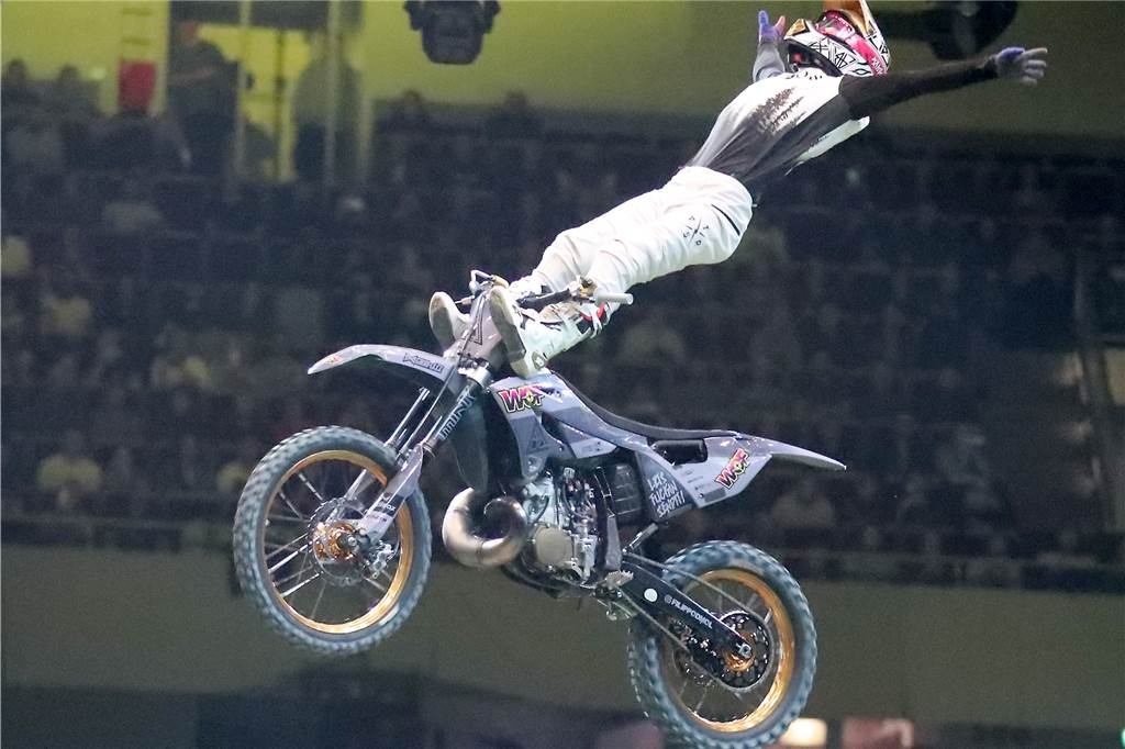 Freestyle beim ADAC Supercross in der Westfalenhalle am 14. Januar: Die motorisierten Akrobaten sorgten für Staunen in der ausverkauften Halle.