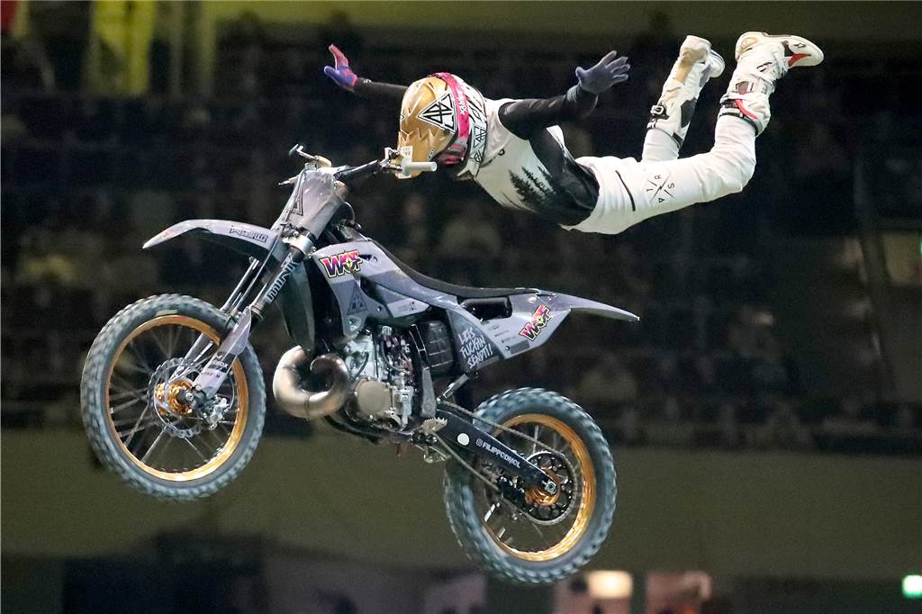 Freestyle beim ADAC Supercross in der Westfalenhalle am 14. Januar: Die motorisierten Akrobaten sorgten für Staunen in der ausverkauften Halle.