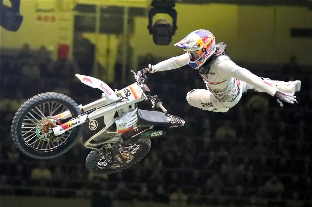Freestyle beim ADAC Supercross in der Westfalenhalle am 14. Januar: Die motorisierten Akrobaten sorgten für Staunen in der ausverkauften Halle.