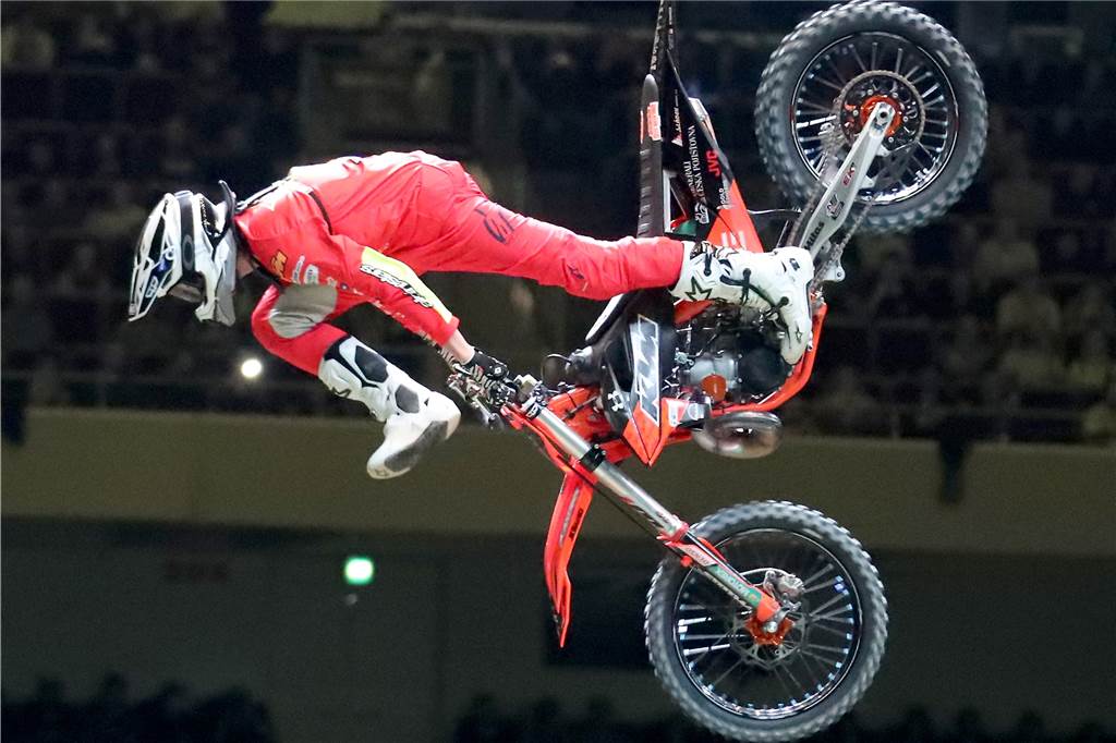 Freestyle beim ADAC Supercross in der Westfalenhalle am 14. Januar: Die motorisierten Akrobaten sorgten für Staunen in der ausverkauften Halle.