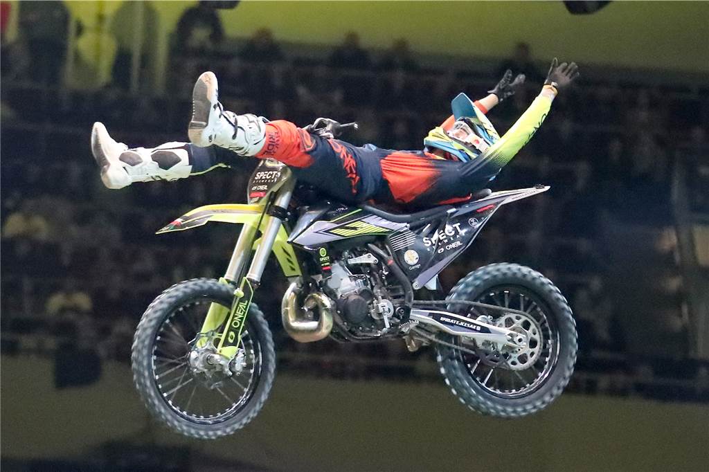 Freestyle beim ADAC Supercross in der Westfalenhalle am 14. Januar: Die motorisierten Akrobaten sorgten für Staunen in der ausverkauften Halle.