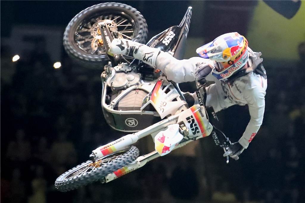 Freestyle beim ADAC Supercross in der Westfalenhalle am 14. Januar: Die motorisierten Akrobaten sorgten für Staunen in der ausverkauften Halle.