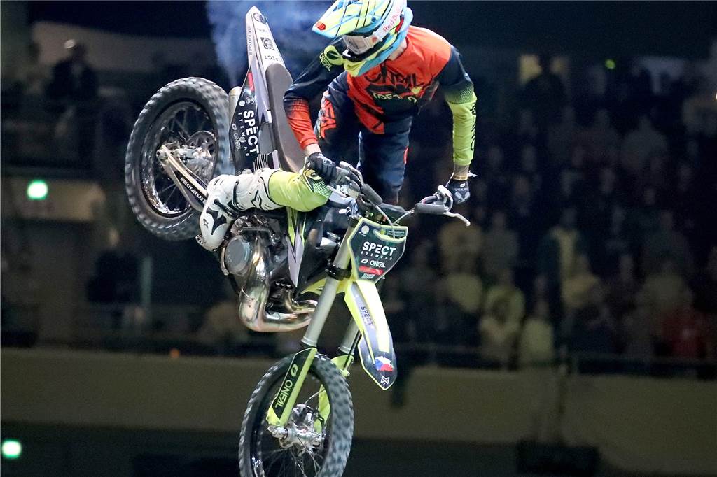 Freestyle beim ADAC Supercross in der Westfalenhalle am 14. Januar: Die motorisierten Akrobaten sorgten für Staunen in der ausverkauften Halle.