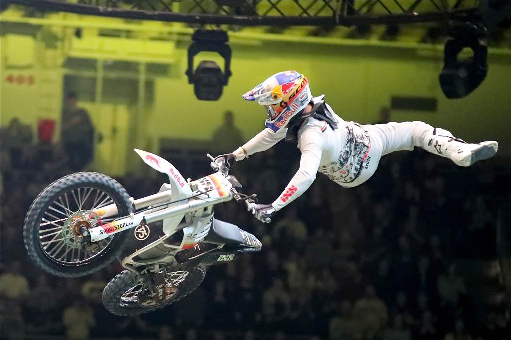 Freestyle beim ADAC Supercross in der Westfalenhalle am 14. Januar: Die motorisierten Akrobaten sorgten für Staunen in der ausverkauften Halle.